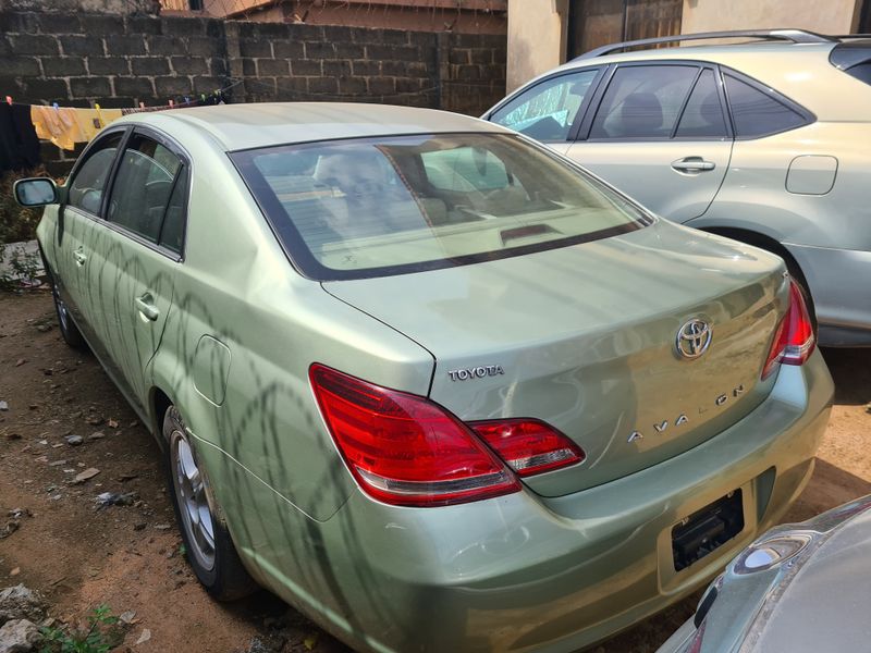 Main image of 2006 TOYOTA Avalon